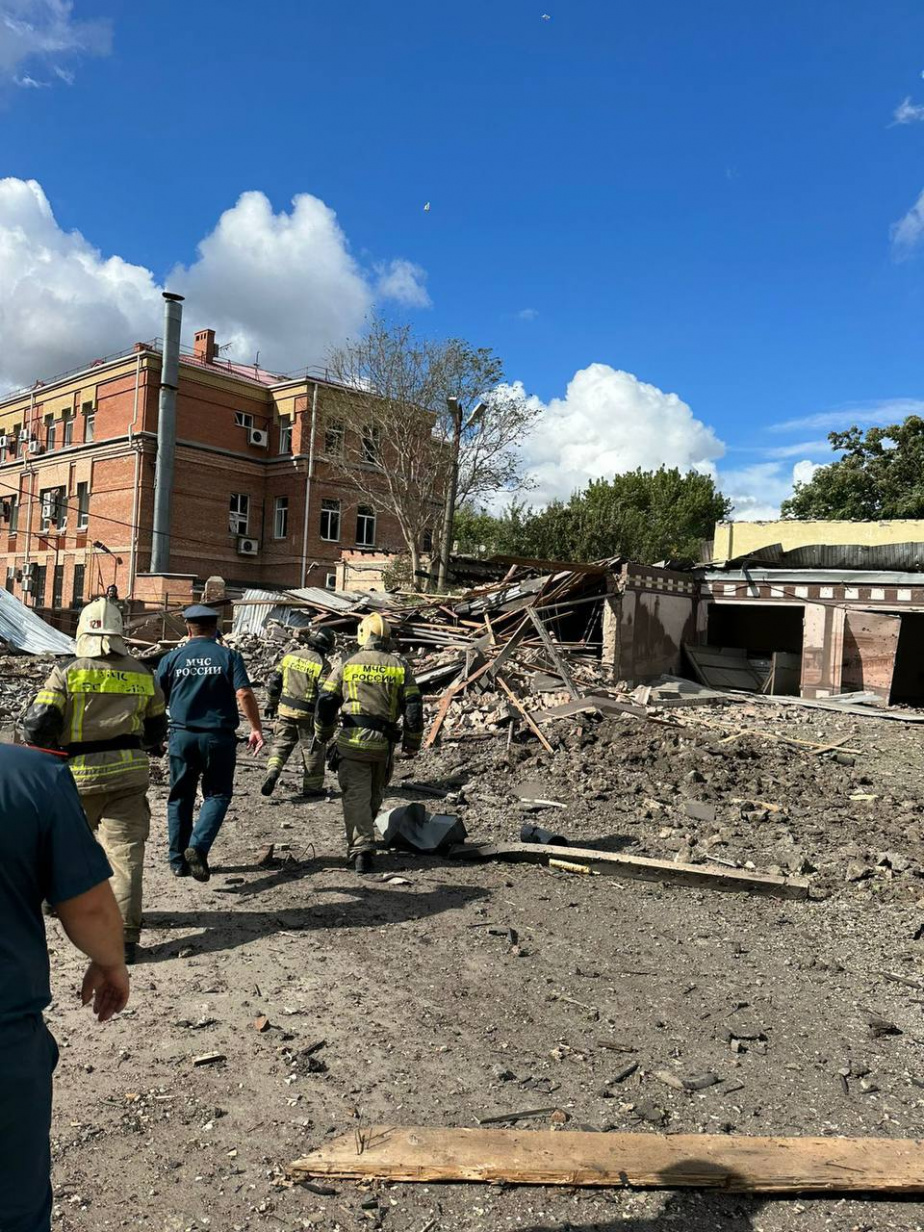 Двенадцать человек пострадали в результате взрыва у кафе «Чехов сад» в  Таганроге - Газета Вперед